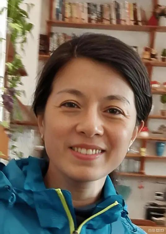 Người phụ nữ trung niên 5 năm ngồi bên máy tính, cùng con trai làm nên Ngưu Lai: Tình yêu con có thể khiến mẹ đi xa đến mức nào?- Ảnh 1.