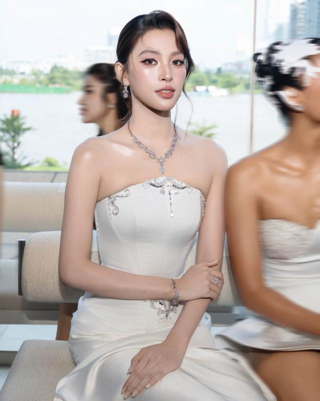 Hoa hậu Tiểu Vy không còn như xưa- Ảnh 3.