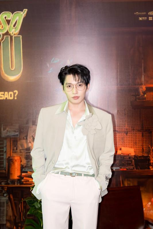 Ca sĩ Việt hái quả ngọt sau gần 10 năm mờ nhạt: Nhạc liên tục chiếm Top 1, nam chính phim điện ảnh hot nhất hiện nay- Ảnh 1.