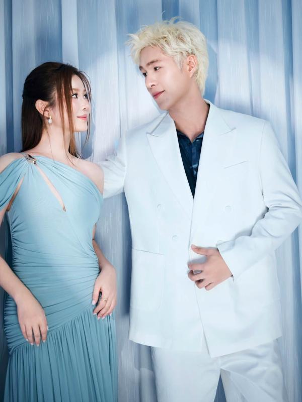 Bạn gái hơn 7 tuổi xuất hiện bên Anh trai say hi, còn được thơm má công khai- Ảnh 2.