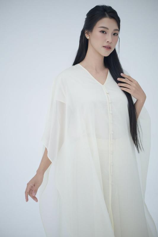 Á hậu Việt làm mẹ đơn thân: Sinh con không có chồng bên cạnh, nay vướng tin hẹn hò cầu thủ điển trai- Ảnh 3.