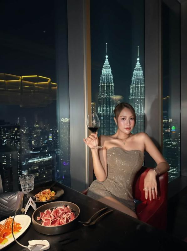 Chuyến đi của nghệ sĩ Quang Minh và vợ kém 37 tuổi- Ảnh 3.