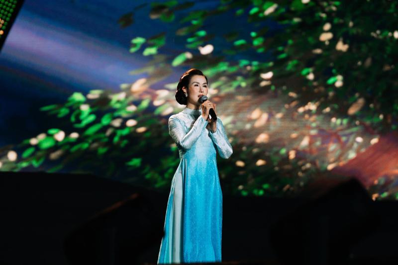 Mẹ 2 con có "cơ địa viral" ở concert quốc gia: Cất giọng là lấy trọn nước mắt khán giả, đắt show chính luận bậc nhất- Ảnh 2.