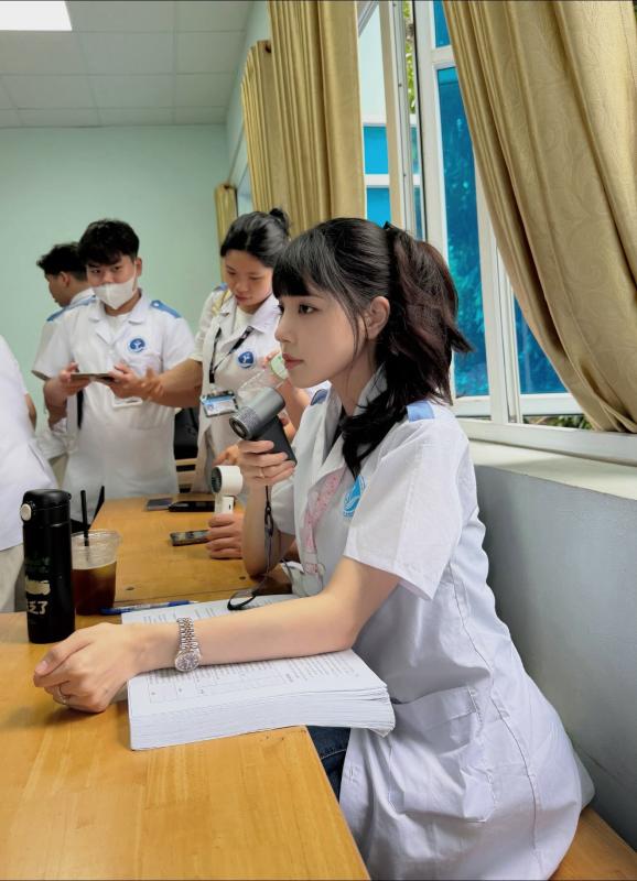 Vợ Văn Thanh tủi thân lên tiếng khi bị nghi ngờ chuyện học Y khoa- Ảnh 2.