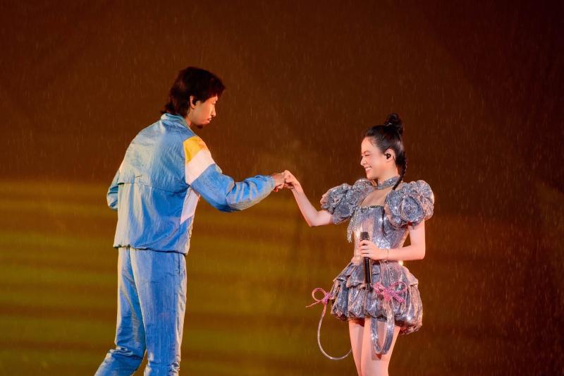 Hoàng Thuỳ Linh cứ ở gần Đen Vâu là thế này đây- Ảnh 4.