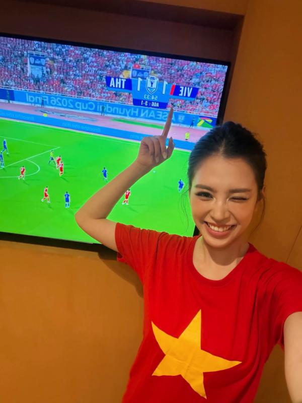 Mỹ Tâm và cả showbiz ăn mừng ĐT Việt Nam vô địch Đông Nam Á, Hoà Minzy check-in SVĐ Mỹ Đình, Diệu Nhi hẹn "đi bão" - Ảnh 8.