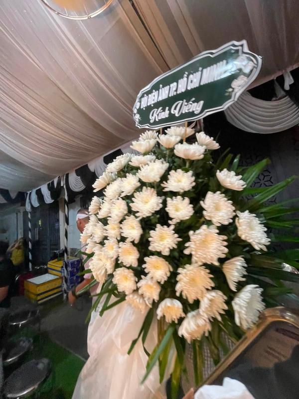 Tang lễ cố nghệ sĩ Mã Trung: Người thân lặng lẽ bên di ảnh, Lan Ngọc, vợ chồng Thu Trang chia buồn- Ảnh 5.