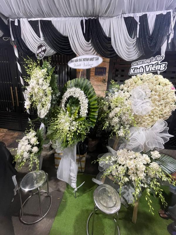 Tang lễ cố nghệ sĩ Mã Trung: Người thân lặng lẽ bên di ảnh, Lan Ngọc, vợ chồng Thu Trang chia buồn- Ảnh 4.