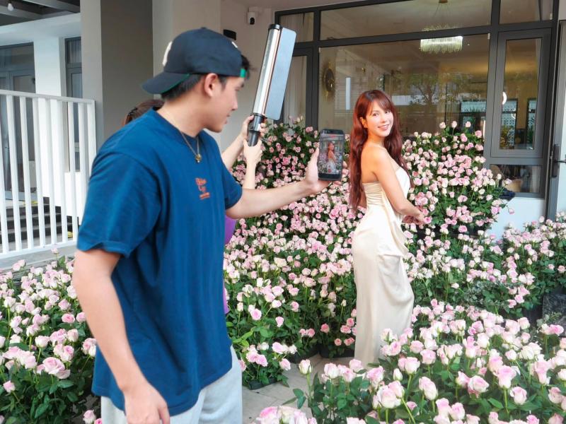 Trai trẻ 2K yêu phú bà Vbiz say đắm, bạn gái muốn làm nàng tiên cá liền chiều chuộng cỡ này- Ảnh 3.
