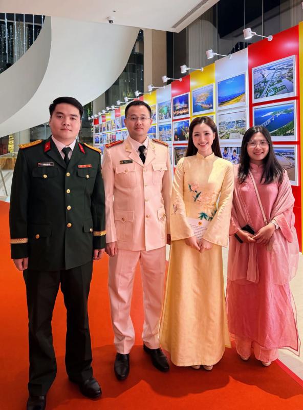 Ca sĩ Việt 2 năm liền dự Lễ kỷ niệm 2/9: Tình duyên - sự nghiệp thăng hoa, liên tục nhận bằng khen danh giá- Ảnh 4.