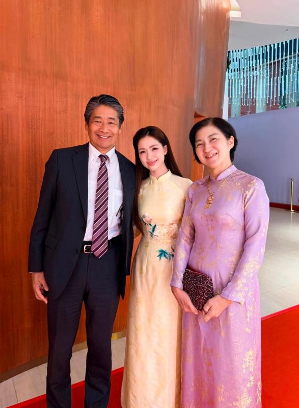 Ca sĩ Việt 2 năm liền dự Lễ kỷ niệm 2/9: Tình duyên - sự nghiệp thăng hoa, liên tục nhận bằng khen danh giá- Ảnh 3.