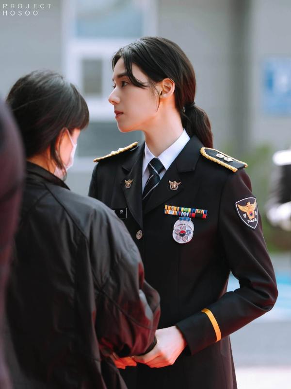 Có 1 mỹ nhân "lý trí bảo phụ nữ nhưng con tim nói là đàn ông": Visual siêu bén, nhất là xương hàm kim cương- Ảnh 4.