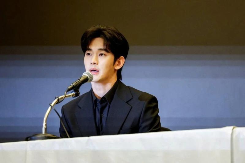 Kim Soo Hyun đã rơi xuống đáy vực- Ảnh 2.