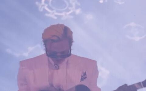 Sau 15 năm, G-Dragon lại "đập vỡ cây đàn" - Ảnh 5.