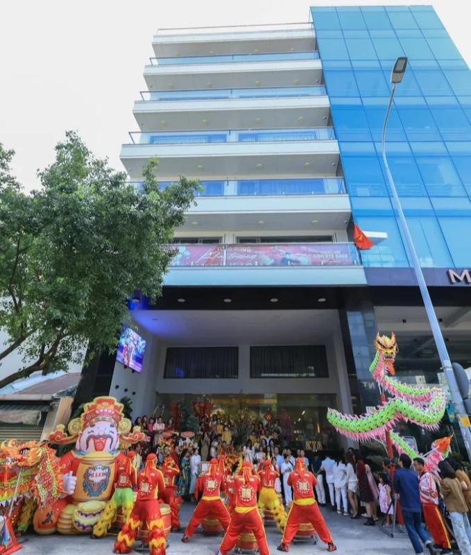 Căn nhà chứa toàn đồ vô giá của Khánh Thi, Phan Hiển- Ảnh 1.