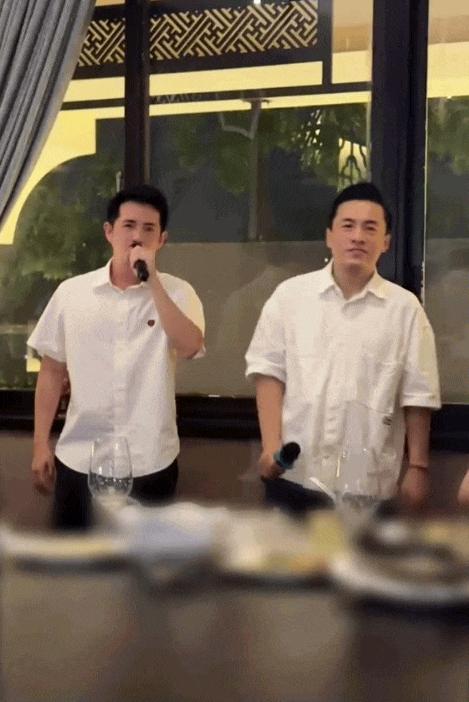 Thiếu gia tập đoàn nhựa nức tiếng Việt Nam: Hát ngọt như "mía lùi", vợ đẹp tài năng hết chỗ chê - Ảnh 1.