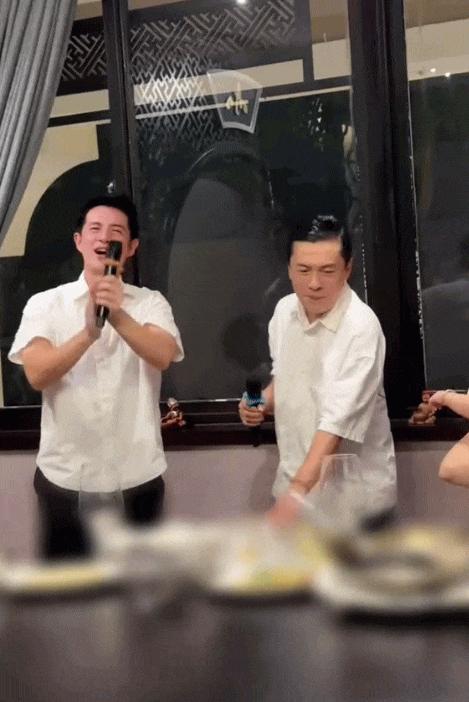 Thiếu gia tập đoàn nhựa nức tiếng Việt Nam: Hát ngọt như "mía lùi", vợ đẹp tài năng hết chỗ chê - Ảnh 2.