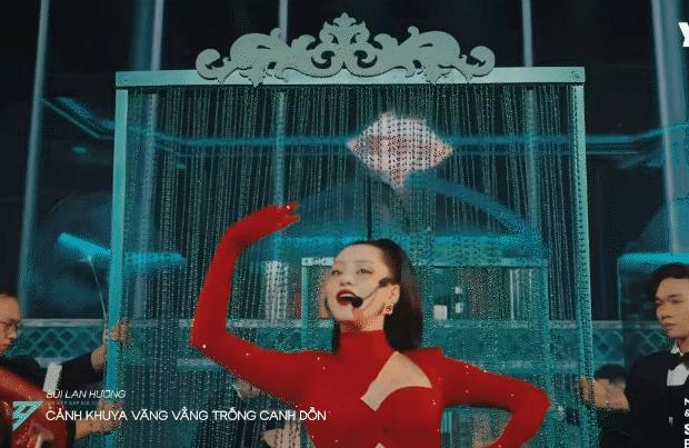 Lấy sách vở học lại cách cách phổ thơ thành nhạc, mỹ nhân đẹp chấp 10 Hoa hậu cất giọng biết ngay huyền thoại- Ảnh 2.