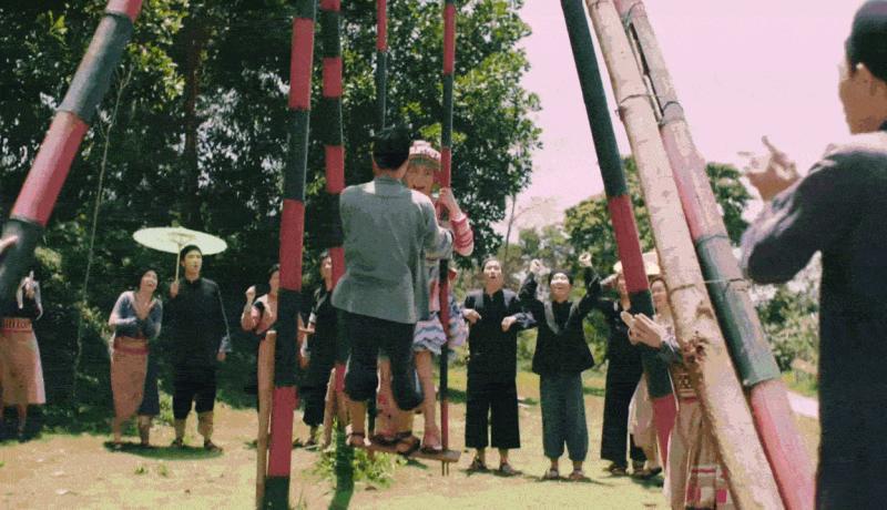 Tự hào nghệ sĩ Việt làm văn hóa vùng miền viral: Cô dâu Khmer Phương Mỹ Chi đẹp lộng lẫy, Hoàng Thùy Linh xưng vương với chất liệu Tây Bắc- Ảnh 29.