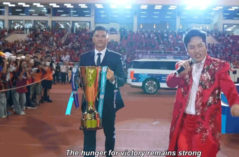 400.000 lượt xem Tùng Dương múa lân cạnh Công Vinh - Ảnh 2.