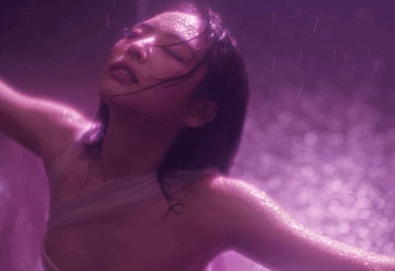 "Thiên thần sa ngã" Jennie đẹp thế này vẫn sợ bị bỏ rơi, níu kéo người cũ - Ảnh 1.