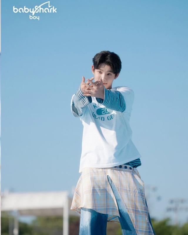 Ca sĩ nhiều views nhất thế giới: 7 tuổi có MV 17 tỷ views không ai đánh bại, nay diện mạo thay đổi nhìn mà sốc! - Ảnh 1.