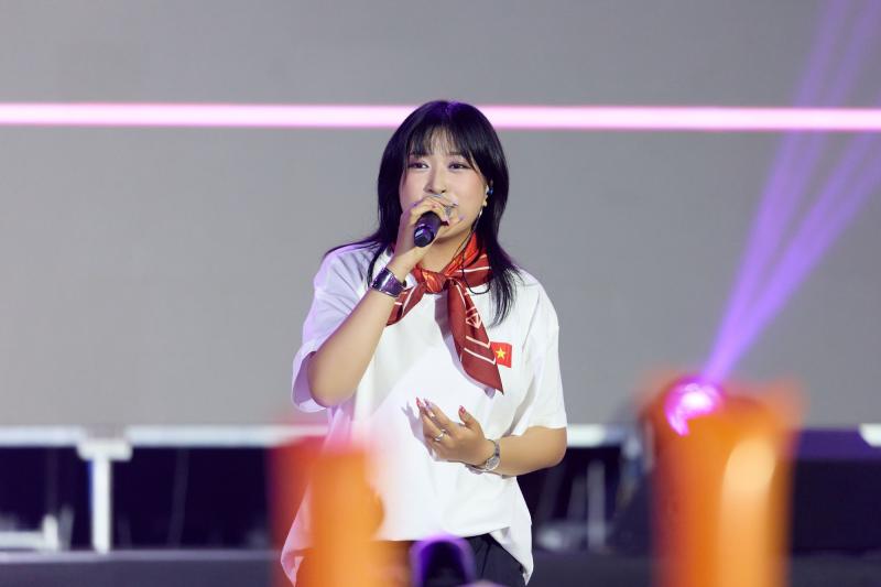 “Vũ trụ visual” ngắm mãi không chán: Ngô Lan Hương giản dị mà xinh, trai đẹp 2K1 “tuyệt đối điện ảnh” - Ảnh 16.