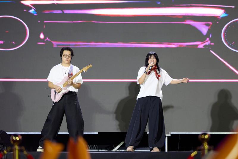 “Vũ trụ visual” ngắm mãi không chán: Ngô Lan Hương giản dị mà xinh, trai đẹp 2K1 “tuyệt đối điện ảnh” - Ảnh 17.