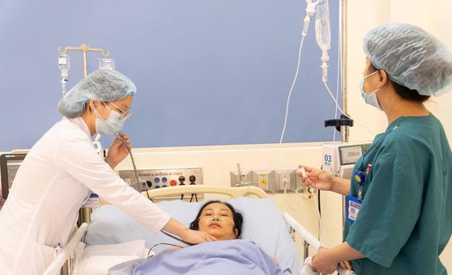Đốt rẫy giữa trời nóng, người phụ nữ 54 tuổi nguy kịch- Ảnh 1.