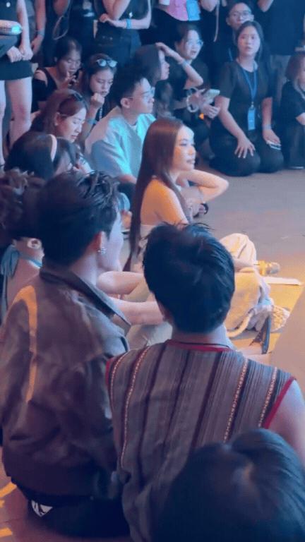 Nửa showbiz hội tụ vì Phương Mỹ Chi, Tóc Tiên - Chi Pu - Phương Ly khoe visual “dân chơi” khét lẹt - Ảnh 4.