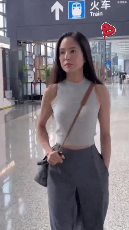 Nhan sắc không tin nổi của Lý Nhược Đồng sau 21 năm đóng Tiểu Long Nữ- Ảnh 4.
