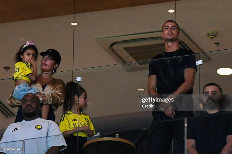 Ronaldo và vợ Georgina lần đầu lộ diện cùng nhau sau đám cưới bí mật, khoảnh khắc bên các con gây chú ý- Ảnh 3.