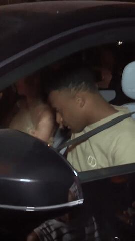 Mbappé nắm tay mỹ nhân Ester Expósito tình tứ giữa ánh flash chói loà và sự bám đuổi của phóng viên, lời chúc mừng đám cưới Ronaldo và Georgina gây chú ý- Ảnh 4.