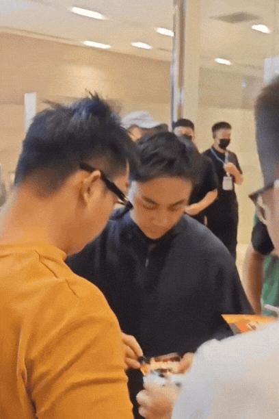 Sao nhí giàu nhất Trung Quốc dậy thì gây sốc sau 30 năm: U40 mà trẻ như mới 18, hết thời vẫn có 36.000 tỷ- Ảnh 7.
