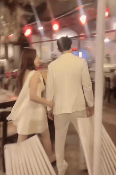 Cặp đôi Vbiz bị team qua đường bắt gặp hẹn hò: Dính nhau sát rạt, phim giả tình thật khó chối cãi- Ảnh 2.