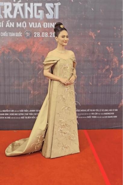 Mỹ nhân Vbiz ai nhìn cũng bảo "không là nữ hoàng cũng là hoàng hậu": Sắc đẹp đúng chuẩn phú quý trời ban- Ảnh 1.