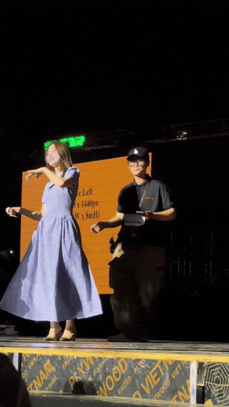 Hương Tràm rạng rỡ, Hòa Minzy tràn đầy năng lượng cùng dàn sao đổ bộ tổng duyệt Concert Tổ Quốc Trong Tim- Ảnh 1.