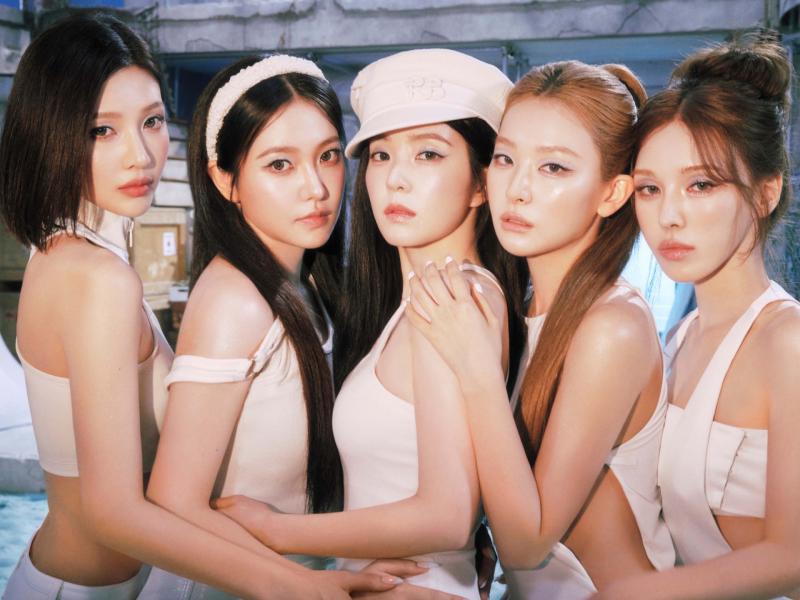 Người đàn ông của đệ nhất mỹ nhân showbiz- Ảnh 8.