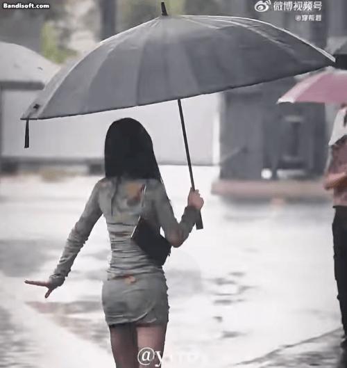 Biển người đứng dưới mưa tầm tã để ngắm tận mắt 1 mỹ nhân: Visual người gặp người yêu, xuất hiện là nổi rần rần- Ảnh 3.