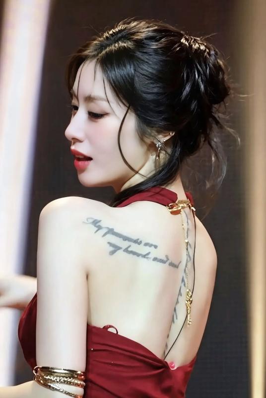 Câu hỏi 20 năm vẫn gây tranh cãi - 2 nữ thần showbiz ai đẹp hơn?- Ảnh 10.