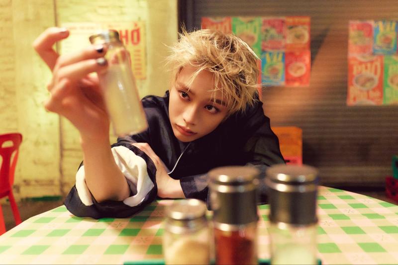 Trai Việt diện áo dài, bưng phở "đại náo" đất Hàn, mang văn hóa Việt Nam rạng danh ở Kpop! - Ảnh 7.