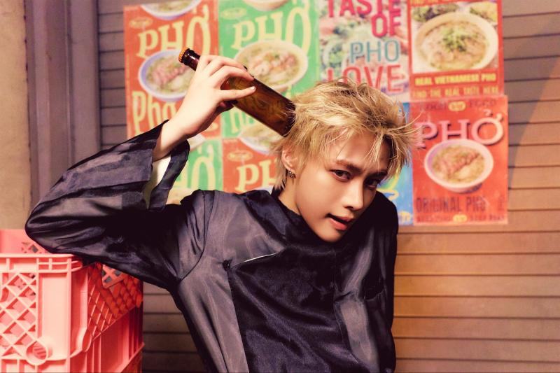 Trai Việt diện áo dài, bưng phở "đại náo" đất Hàn, mang văn hóa Việt Nam rạng danh ở Kpop! - Ảnh 6.