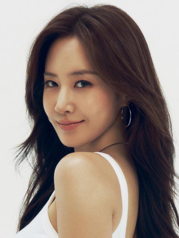 Diện mạo gây sốc của "ngọc trai đen" mỹ miều hàng đầu showbiz, không biết già đi là gì- Ảnh 1.