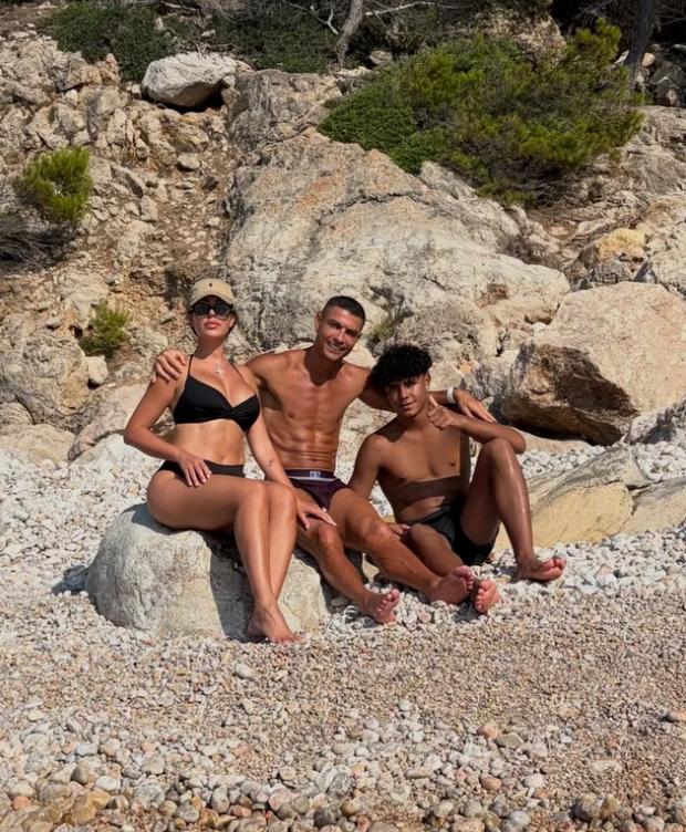Georgina đưa ra quyết định trọng đại với 3 con riêng của Ronaldo sau đám cưới- Ảnh 3.