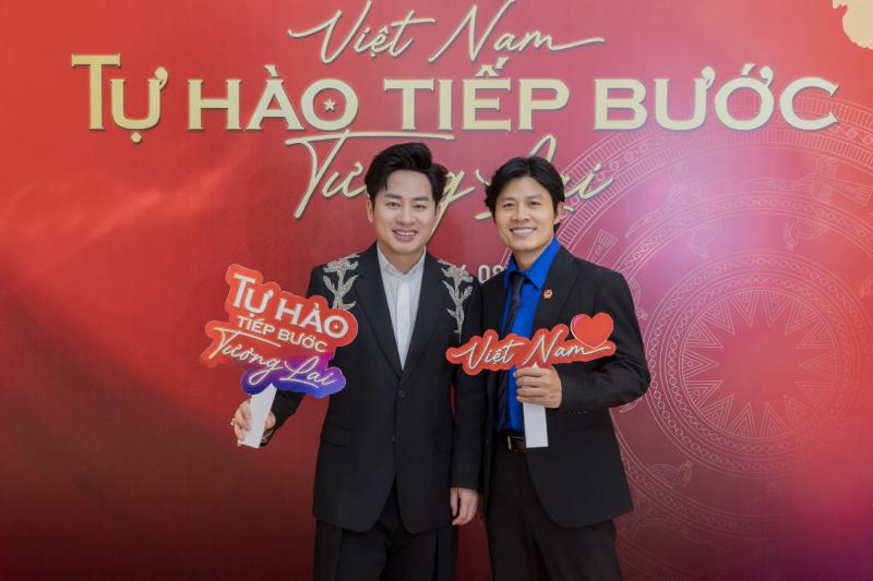 400.000 lượt xem Tùng Dương múa lân cạnh Công Vinh - Ảnh 7.