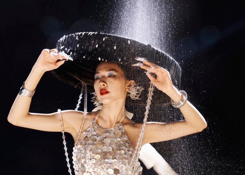 Ca sĩ Việt được đề cử đẹp nhất thế giới: Giỏi Văn đỗ Á khoa đại học, hát hay múa giỏi nhan sắc như Hoa hậu - Ảnh 9.
