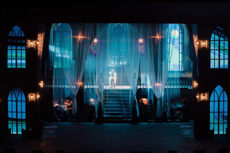 Nữ ca sĩ Việt từng đi hát ở công viên nay bán show nào “cháy” vé show đó, “cân” trọn cả chục nghìn khán giả- Ảnh 4.