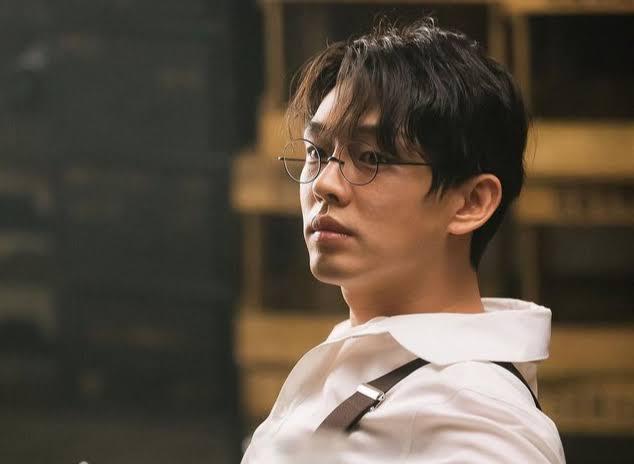 Yoo Ah In trông quá thê thảm- Ảnh 1.