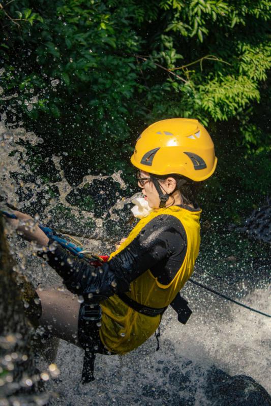 Ai cũng hóa “vận động viên”: Con gái ngày càng mê leo núi, tắm xô nước 50.000 đồng vẫn muốn đi tiếp! - Ảnh 16.