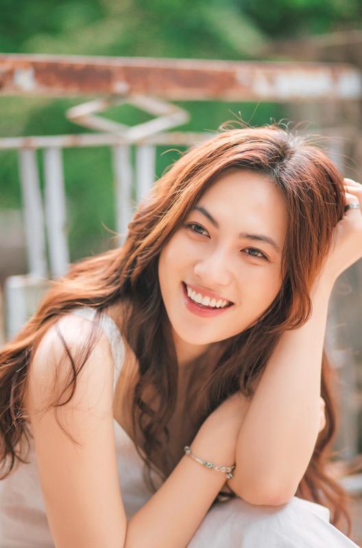 Nữ NSƯT thừa nhận rình rập sinh viên ở cổng trường đại học suốt 3 năm, cứ thấy ai xinh là chụp trộm- Ảnh 3.